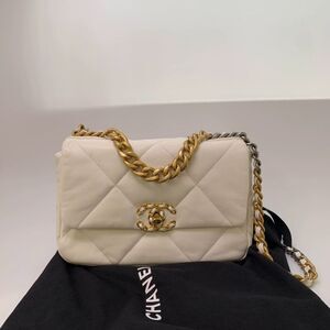 Chanel Women Medium 19 Flap Bag
